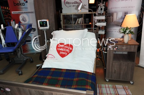  11.01.2015 WARSZAWA TVP2<br />23 FINAL WIELKIEJ ORKIESTRY SWIATECZNEJ POMOCY<br />N/Z STANOWISKO MEDYCZNE DLA SENIOROW UFUNDOWANE PRZEZ WOSP <br /> 