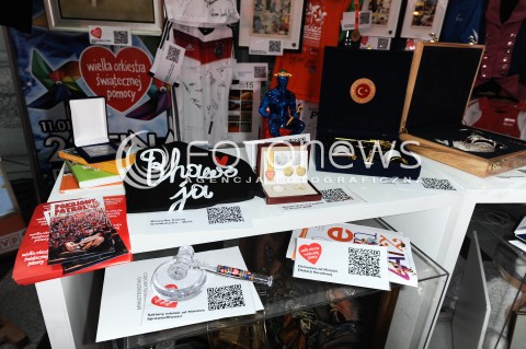  11.01.2015 WARSZAWA TVP2<br />23 FINAL WIELKIEJ ORKIESTRY SWIATECZNEJ POMOCY<br />N/Z PRZEDMIOTY NA AUKCJE WOSP<br /> 