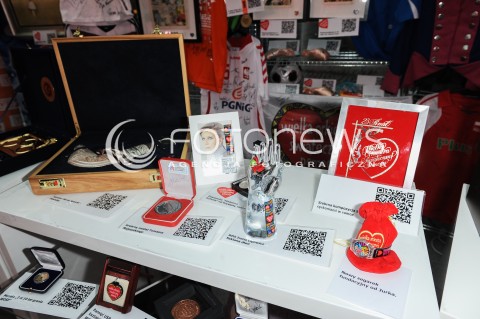  11.01.2015 WARSZAWA TVP2<br />23 FINAL WIELKIEJ ORKIESTRY SWIATECZNEJ POMOCY<br />N/Z PRZEDMIOTY NA AUKCJE WOSP<br /> 