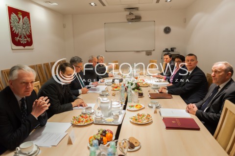 12.01.2015 WARSZAWA<br />POSIEDZENIE RADY BEZPIECZENSTWA NARODOWEGO<br />N/Z JAROSLAW GOWIN RADOSLAW SIKORSKI PREZYDENT RP BRONISLAW KOMOROWSKI STANISLAW KOZIEJ GRZEGORZ SCHETYNA TOMASZ SIEMONIAK TERESA PIOTROWSKA<br /> 