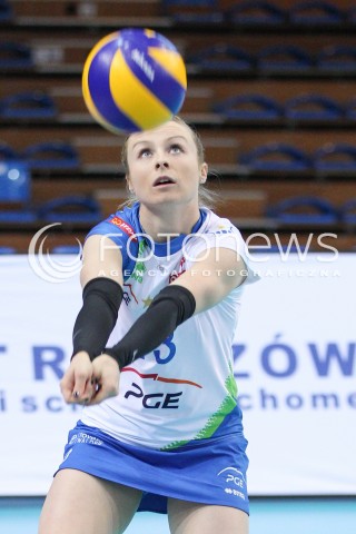  17.01.2015 RZESZOW<br />SIATKOWKA ORLEN LIGA 2014/2015 WOMEN VOLLEYBALL POLAND POLISH ORLENLIGA LEAGUE SEASON 2014/2015<br />MECZ DEVELOPRES SKYRES RZESZOW - PGE ATOM TREFL SOPOT<br />N/Z AGATA DURAJCZYK SYLWETKA <br /> 