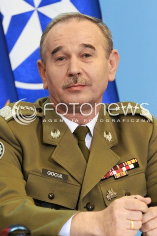  29.01.2015 WARSZAWA <br />KONFERENCJA WICEPREMIERA TOMASZA SIEMONIAKA<br />N/Z SZEF SZTABU GENERALNEGO WP GENERAL MIECZYSLAW GOCUL<br /> 