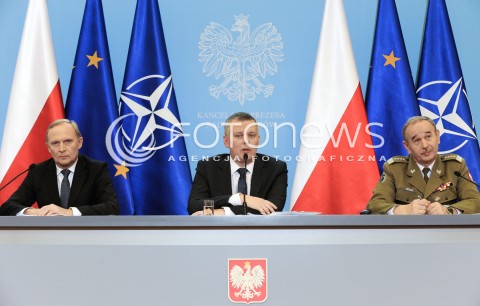  29.01.2015 WARSZAWA <br />KONFERENCJA WICEPREMIERA TOMASZA SIEMONIAKA<br />N/Z WICEPREMIER MINISTER MON TOMASZ SIEMONIAK SEKRETARZ STANU W MON CZESLAW MROCZEK SZEF SZTABU GENERALNEGO WP GENERAL MIECZYSLAW GOCUL<br /> 