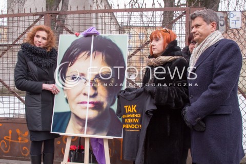  30.01.2015 LODZ<br />WIZYTA JANUSZA PALIKOTA W LODZI <br />APEL O PRZYJECIE KONWENCJI  PRZECIW PRZEMOCY W RODZINIE <br />N/Z JANUSZ PALIKOT MALGORZATA PROKOP - PACZKOWSKA PLAKAT EWA KOPACZ<br /> 