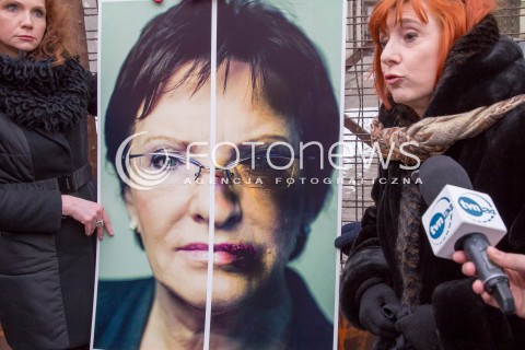  30.01.2015 LODZ<br />WIZYTA JANUSZA PALIKOTA W LODZI <br />APEL O PRZYJECIE KONWENCJI  PRZECIW PRZEMOCY W RODZINIE <br />N/Z MALGORZATA PROKOP - PACZKOWSKA PLAKAT EWA KOPACZ<br /> 