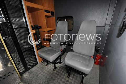  07.02.2015 WARSZAWA <br />DZIEN OTWARTY W ARESZCIE SLEDCZYM<br />N/Z WNETRZE POJAZDU DO TRANSPORT WIEZNIOW<br /> 