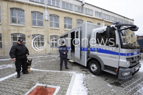  07.02.2015 WARSZAWA <br />DZIEN OTWARTY W ARESZCIE SLEDCZYM<br />N/Z POJAZD DO TRANSPORTU WIEZNIOW<br /> 