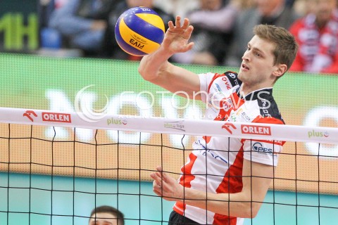  07.02.2015 RZESZOW <br />SIATKOWKA PLUS LIGA 2014/2015 MEN VOLLEYBALL POLAND POLISH PLUSLIGA LEAGUE SEASON 2014/2015<br />MECZ ASSECO RESOVIA RZESZOW - LOTOS TREFL GDANSK<br />N/Z PIOTR NOWAKOWSKI SYLWETKA <br /> 