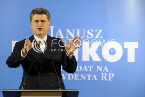  10.02.2015 WARSZAWA <br />KONFERENCJA KANDYDATA NA PREZYDENTA JANUSZA PALIKOTA<br />N/Z JANUSZ PALIKOT<br /> 