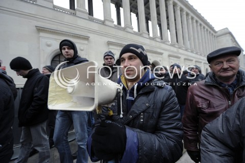  11.02.2015 WARSZAWA <br />PROTEST ROLNIKOW<br />N/Z PROTESTUJACY Z MEGAFONEM<br /> 