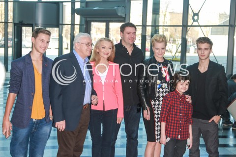  13.02.2015 WARSZAWA <br />KONFERENCJA PRASOWA SERIALU RODZINKA.PL<br />N/Z MATEUSZ PAWLOWSKI MICHAL GRUDZINSKI HALINA SKOCZYNSKA TOMASZ KAROLAK MALGORZATA KOZUCHOWSKA ADAM ZDROJKOWSKI MACIEJ MUSIAL <br /> 