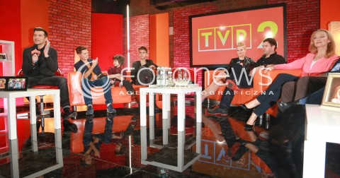  13.02.2015 WARSZAWA <br />KONFERENCJA PRASOWA SERIALU RODZINKA.PL<br />N/Z MATEUSZ PAWLOWSKI HALINA SKOCZYNSKA TOMASZ KAROLAK MALGORZATA KOZUCHOWSKA ADAM ZDROJKOWSKI MACIEJ MUSIAL TOMASZ KAMMEL <br /> 