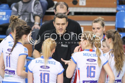  15.02.2015 RZESZOW<br />SIATKOWKA ORLEN LIGA 2014/2015 WOMEN VOLLEYBALL POLAND POLISH ORLENLIGA LEAGUE SEASON 2014/2015<br />MECZ DEVELOPRES SKYRES RZESZOW - BKS ALUPROF BIELSKO BIALA<br />N/Z MARIUSZ WIKTOROWICZ - TRENER ( HEAD COACH ) PODCZAS PRZERWY TECHNICZNEJ<br /> 