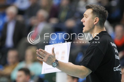 15.02.2015 RZESZOW<br />SIATKOWKA ORLEN LIGA 2014/2015 WOMEN VOLLEYBALL POLAND POLISH ORLENLIGA LEAGUE SEASON 2014/2015<br />MECZ DEVELOPRES SKYRES RZESZOW - BKS ALUPROF BIELSKO BIALA<br />N/Z MARIUSZ WIKTOROWICZ - TRENER ( HEAD COACH ) SYLWETKA <br /> 