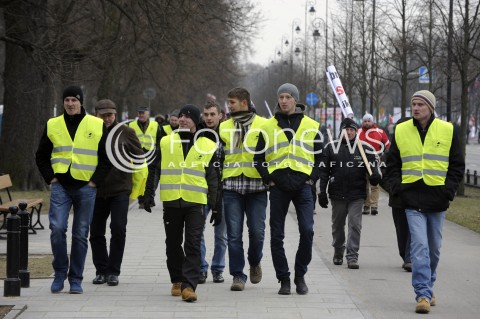  19.02.2015 WARSZAWA <br />PROTEST ROLNIKOW<br />N/Z MANIFESTANCI<br /> 