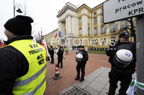  19.02.2015 WARSZAWA <br />PROTEST ROLNIKOW<br />N/Z SLUZBY PORZADKOWE POLICJA<br /> 
