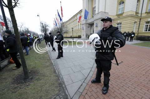 19.02.2015 WARSZAWA <br />PROTEST ROLNIKOW<br />N/Z POLICJA<br /> 