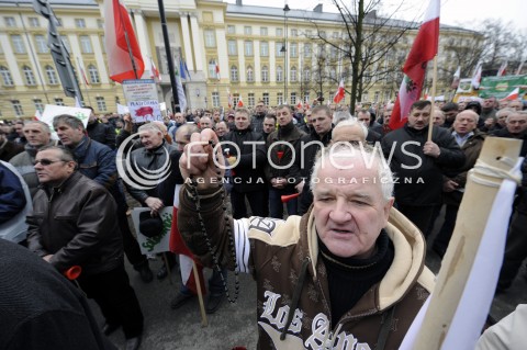  19.02.2015 WARSZAWA <br />PROTEST ROLNIKOW<br />N/Z MANIFESTANCI Z ROZANCEM<br /> 