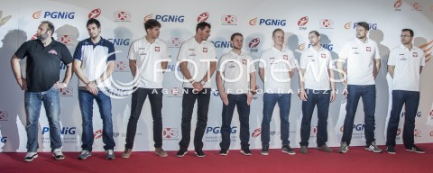  23.02.2015 WARSZAWA<br />SPOTKANIE Z BRAZOWYMI MISTRZAMI W PILCE RECZNEJ 2015 NA TORWARZE<br />N/Z ARTUR SIODMIAK MARCIN LIJEWSKI PIOTR CHRAPKOWSKI KRZYSZTOF LIJEWSKI MICHAL DASZEK ADAM WISNIEWSKI MARCIN WICHARY KAMIL SYPRZAK MARIUSZ JURKIEWICZ ANNA SKRZYPCZYK<br /> 