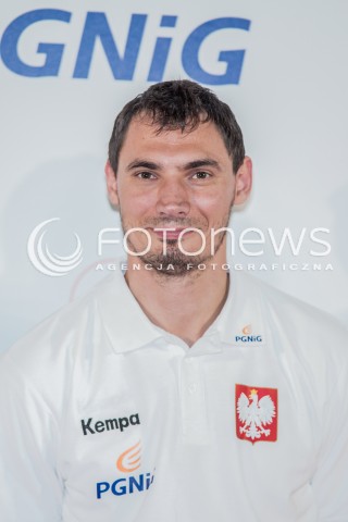  23.02.2015 WARSZAWA<br />SPOTKANIE Z BRAZOWYMI MISTRZAMI W PILCE RECZNEJ 2015 NA TORWARZE<br />N/Z KRZYSZTOF LIJEWSKI<br /> 