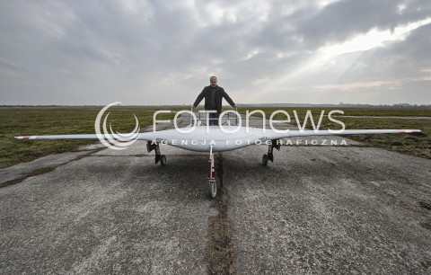  23.02.2015 GLIWICE <br />
BEZZALOGOWE SAMOLOTY TAKTYCZNE<br />
N/Z WOJCIECH SZUMINSKI PROWADZACY SAMOLOT MANTA<br />
 