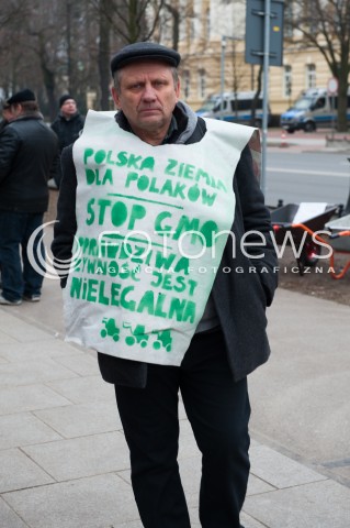  25.02.2015 WARSZAWA<br />PROTEST ROLNIKOW POD KANCELARIA PREMIER<br />N/Z STRAJKUJACY<br /> 