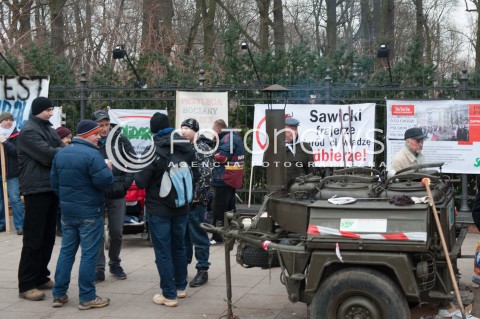  25.02.2015 WARSZAWA<br />PROTEST ROLNIKOW POD KANCELARIA PREMIER<br />N/Z STRAJKUJACY<br /> 
