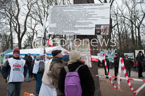  25.02.2015 WARSZAWA<br />PROTEST ROLNIKOW POD KANCELARIA PREMIER<br />N/Z STRAJKUJACY<br /> 