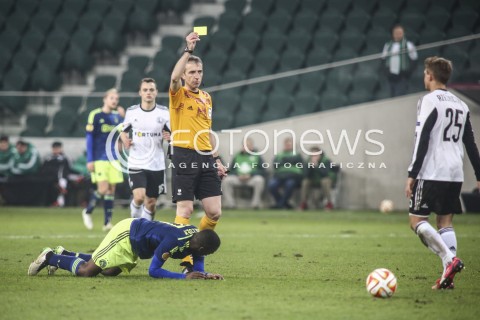 26.02.2015 WARSZAWA PILKA NOZNA <br />SEZON 2014/2015 FOOTBALL POLISH UEFA EUROPE LEAGUE <br />MECZ FINAL 1/16 LIGI EUROPY LEGIA WARSZAWA - AJAX AMSTERDAM NA STADIONIE MARSZALKA JOZEFA PILSUDSKIEGO<br />N/Z ZOLTA KARTKA DLA ZAWODNIKA LEGII JAKUB RZEZNICZAK<br /> 