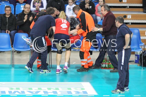  02.03.2015 RZESZOW<br />SIATKOWKA ORLEN LIGA 2014/2015 WOMEN VOLLEYBALL POLAND POLISH ORLENLIGA LEAGUE SEASON 2014/2015<br />MECZ DEVELOPRES SKYRES RZESZOW - POLSKI CUKIER MUSZYNIANKA MKS MUSZYNA<br />N/Z SYLWIA WOJCIESKA BOL URAZ KONTUZJA<br /> 