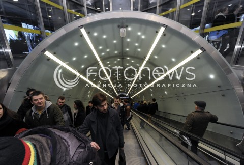  08.03.2015 WARSZAWA <br />OTWARCIE DRUGIEJ LINII METRA<br />N/Z SCHODY RUCHOME DO METRA<br /> 