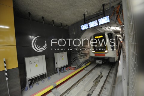  08.03.2015 WARSZAWA <br />OTWARCIE DRUGIEJ LINII METRA<br />N/Z WJAZD POCIAGU NA PERON METRA<br /> 