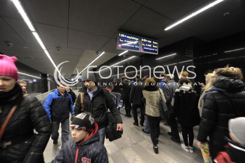 08.03.2015 WARSZAWA <br />OTWARCIE DRUGIEJ LINII METRA<br />N/Z PRZEJSCIE POMIEDZY STACJAMI PIERWSZEJ I DRUGIEJ LINII METRA<br /> 