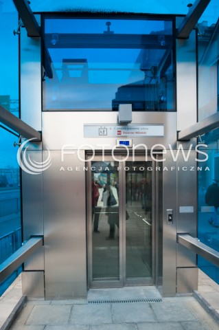  08.03.2015 WARSZAWA<br />OTWARCIE II LINI METRA <br />N/Z WYJSCIE Z METRA WINDA<br /> 