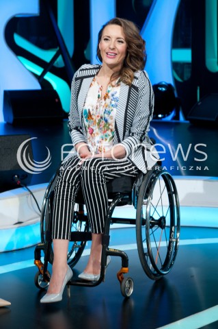  09.03.2015 WARSZAWA TVP<br />PROGRAM TVP1 SWIAT SIE KRECI<br />PREZENTACJA PIOSENKI MONIKI KUSZYNSKIEJ KTORA BEDZIE REPREZENTOWALA POLSKE NA KONKURSIE EUROWIZJI<br />N/Z MONIKA KUSZYNSKA<br /> 