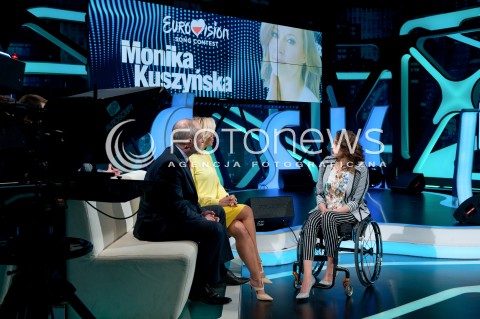  09.03.2015 WARSZAWA TVP<br />PROGRAM TVP1 SWIAT SIE KRECI<br />PREZENTACJA PIOSENKI MONIKI KUSZYNSKIEJ KTORA BEDZIE REPREZENTOWALA POLSKE NA KONKURSIE EUROWIZJI<br />N/Z MONIKA KUSZYNSKA JULIUSZ BRAUN AGATA MLYNARSKA<br /> 