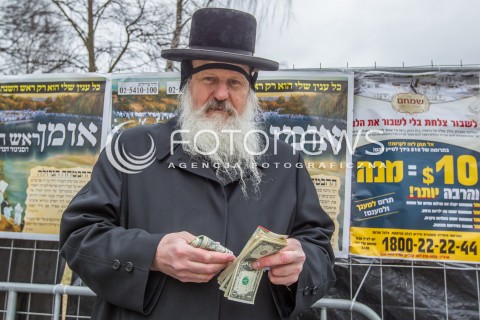  12.03.2015 LEZAJSK <br />PIELGRZYMKA CHASYDOW DO GROBU CADYKA ELIMELECHA WEISSBLUMA W LEZAJSKU W ROCZNICE JEGO SMIERCI. <br />DLA ZYDOW JEST TO JEDNO Z NAJSWIETSZYCH MIEJSC NA ZIEMI.<br /> 