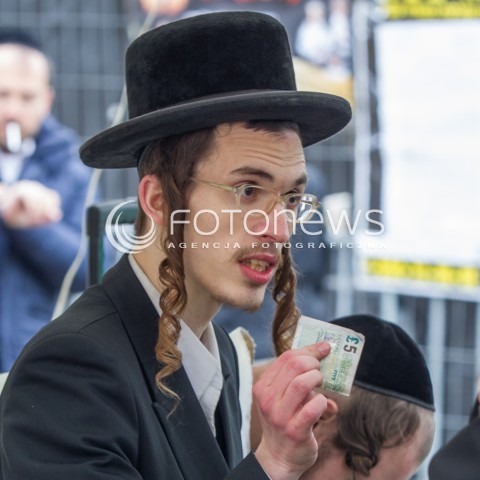  12.03.2015 LEZAJSK <br />PIELGRZYMKA CHASYDOW DO GROBU CADYKA ELIMELECHA WEISSBLUMA W LEZAJSKU W ROCZNICE JEGO SMIERCI. <br />DLA ZYDOW JEST TO JEDNO Z NAJSWIETSZYCH MIEJSC NA ZIEMI.<br /> 