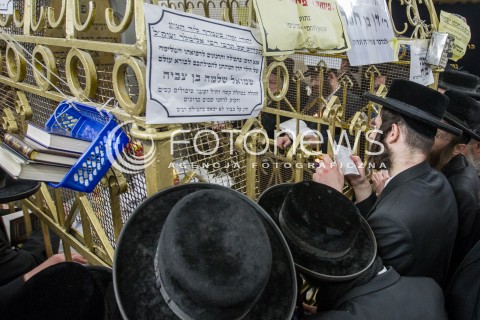  12.03.2015 LEZAJSK <br />PIELGRZYMKA CHASYDOW DO GROBU CADYKA ELIMELECHA WEISSBLUMA W LEZAJSKU W ROCZNICE JEGO SMIERCI. <br />DLA ZYDOW JEST TO JEDNO Z NAJSWIETSZYCH MIEJSC NA ZIEMI.<br /> 