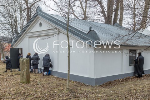  12.03.2015 LEZAJSK <br />PIELGRZYMKA CHASYDOW DO GROBU CADYKA ELIMELECHA WEISSBLUMA W LEZAJSKU W ROCZNICE JEGO SMIERCI. <br />DLA ZYDOW JEST TO JEDNO Z NAJSWIETSZYCH MIEJSC NA ZIEMI.<br /> 