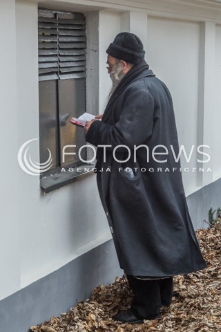  12.03.2015 LEZAJSK <br />PIELGRZYMKA CHASYDOW DO GROBU CADYKA ELIMELECHA WEISSBLUMA W LEZAJSKU W ROCZNICE JEGO SMIERCI. <br />DLA ZYDOW JEST TO JEDNO Z NAJSWIETSZYCH MIEJSC NA ZIEMI.<br /> 