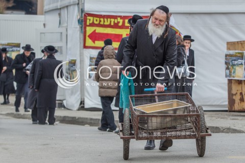  12.03.2015 LEZAJSK <br />PIELGRZYMKA CHASYDOW DO GROBU CADYKA ELIMELECHA WEISSBLUMA W LEZAJSKU W ROCZNICE JEGO SMIERCI. <br />DLA ZYDOW JEST TO JEDNO Z NAJSWIETSZYCH MIEJSC NA ZIEMI.<br /> 