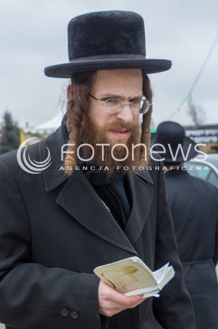  12.03.2015 LEZAJSK <br />PIELGRZYMKA CHASYDOW DO GROBU CADYKA ELIMELECHA WEISSBLUMA W LEZAJSKU W ROCZNICE JEGO SMIERCI. <br />DLA ZYDOW JEST TO JEDNO Z NAJSWIETSZYCH MIEJSC NA ZIEMI.<br /> 