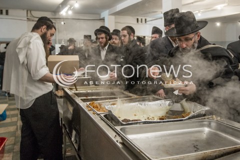  12.03.2015 LEZAJSK <br />PIELGRZYMKA CHASYDOW DO GROBU CADYKA ELIMELECHA WEISSBLUMA W LEZAJSKU W ROCZNICE JEGO SMIERCI. <br />DLA ZYDOW JEST TO JEDNO Z NAJSWIETSZYCH MIEJSC NA ZIEMI.<br /> 