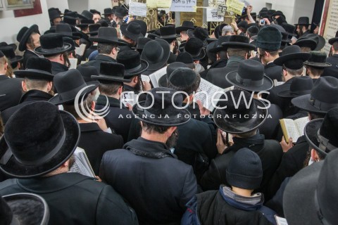  12.03.2015 LEZAJSK <br />PIELGRZYMKA CHASYDOW DO GROBU CADYKA ELIMELECHA WEISSBLUMA W LEZAJSKU W ROCZNICE JEGO SMIERCI. <br />DLA ZYDOW JEST TO JEDNO Z NAJSWIETSZYCH MIEJSC NA ZIEMI.<br /> 