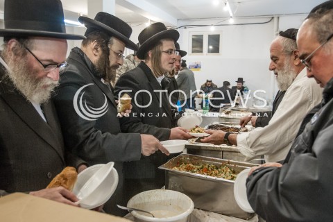  12.03.2015 LEZAJSK <br />PIELGRZYMKA CHASYDOW DO GROBU CADYKA ELIMELECHA WEISSBLUMA W LEZAJSKU W ROCZNICE JEGO SMIERCI. <br />DLA ZYDOW JEST TO JEDNO Z NAJSWIETSZYCH MIEJSC NA ZIEMI.<br /> 