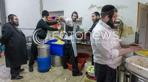  12.03.2015 LEZAJSK <br />PIELGRZYMKA CHASYDOW DO GROBU CADYKA ELIMELECHA WEISSBLUMA W LEZAJSKU W ROCZNICE JEGO SMIERCI. <br />DLA ZYDOW JEST TO JEDNO Z NAJSWIETSZYCH MIEJSC NA ZIEMI.<br /> 