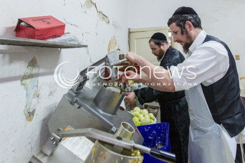  12.03.2015 LEZAJSK <br />PIELGRZYMKA CHASYDOW DO GROBU CADYKA ELIMELECHA WEISSBLUMA W LEZAJSKU W ROCZNICE JEGO SMIERCI. <br />DLA ZYDOW JEST TO JEDNO Z NAJSWIETSZYCH MIEJSC NA ZIEMI.<br /> 