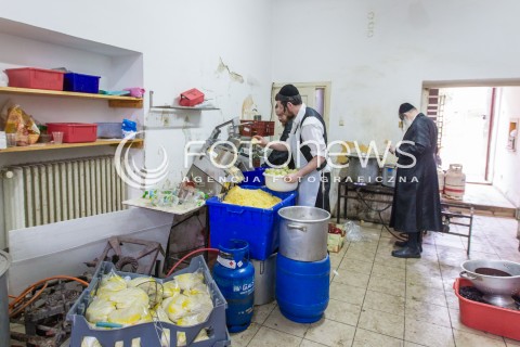  12.03.2015 LEZAJSK <br />PIELGRZYMKA CHASYDOW DO GROBU CADYKA ELIMELECHA WEISSBLUMA W LEZAJSKU W ROCZNICE JEGO SMIERCI. <br />DLA ZYDOW JEST TO JEDNO Z NAJSWIETSZYCH MIEJSC NA ZIEMI.<br /> 