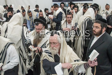  12.03.2015 LEZAJSK <br />PIELGRZYMKA CHASYDOW DO GROBU CADYKA ELIMELECHA WEISSBLUMA W LEZAJSKU W ROCZNICE JEGO SMIERCI. <br />DLA ZYDOW JEST TO JEDNO Z NAJSWIETSZYCH MIEJSC NA ZIEMI.<br /> 